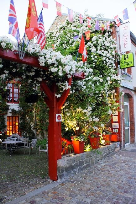 Logis Hotel Les Fuchsias Saint-Vaast-la-Hougue Eksteriør billede