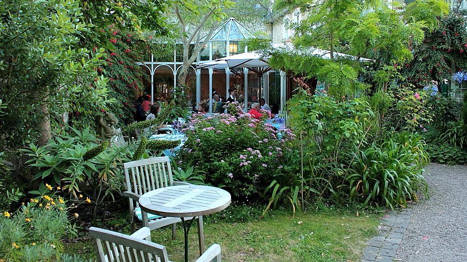 Logis Hotel Les Fuchsias Saint-Vaast-la-Hougue Eksteriør billede